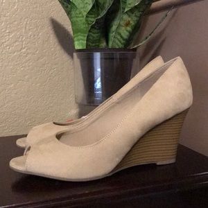 Nude wedge peep-toe, NWT 7.5 wide